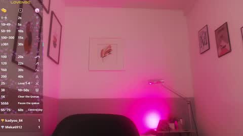 Snapshot of mommyissuess_ chatting on 02/13/25, 11:15 Daphne online show from 02/13/25, 11:15