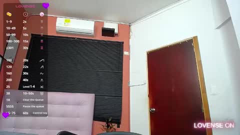 Snapshot of mommyissuess_ chatting on 03/06/25, 01:48 Daphne online show from 03/06/25, 01:48