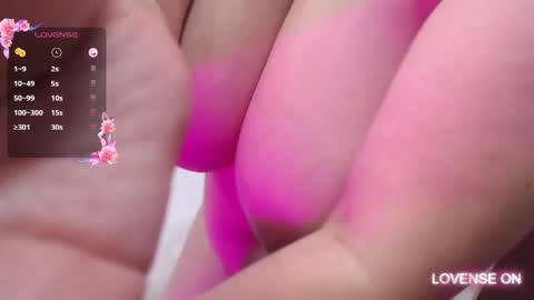 Snapshot of mommyissuess_ chatting on 03/07/25, 02:15 Daphne online show from 03/07/25, 02:15