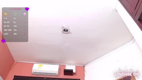 Snapshot of mommyissuess_ chatting on 03/08/25, 05:38 Daphne online show from 03/08/25, 05:38