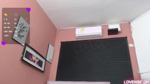 Snapshot of mommyissuess_ chatting on 03/08/25, 07:42 Daphne online show from 03/08/25, 07:42