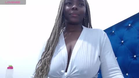Snapshot of mommywebcam chatting on 09/21/25, 03:13 DINAH online show from 09/21/25, 03:13