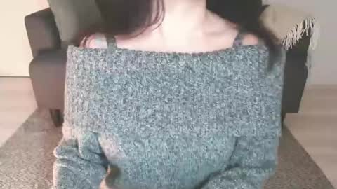 Momo online show from 12/13/24, 11:17