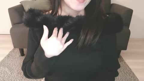 Momo online show from 12/18/24, 05:42