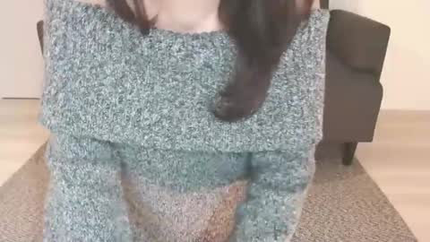 Momo online show from 01/10/25, 03:50