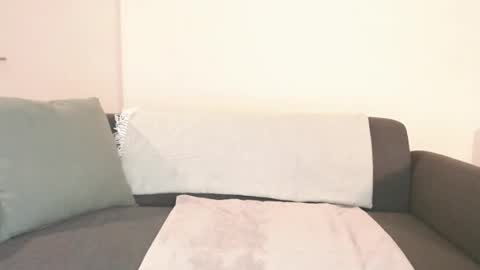 Momo online show from 01/11/25, 09:25