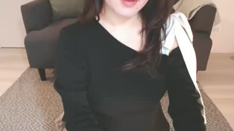 Momo online show from 02/13/25, 10:33