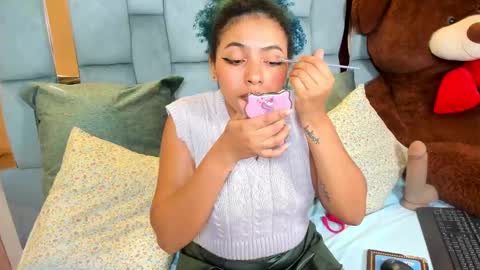 Momo  online show from 09/22/25, 01:29