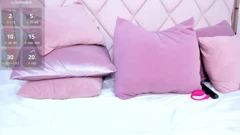 Momo  online show from 10/14/25, 10:43