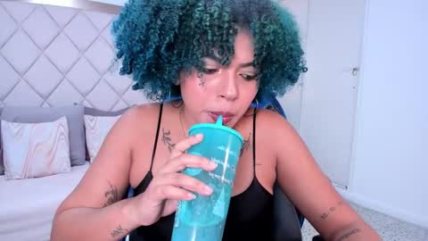 Momo  online show from 11/25/25, 09:48