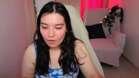 Momo online show from 05/18/26, 04:07