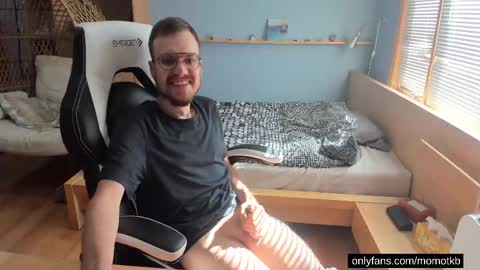 momotkb online show from 09/22/25, 07:27