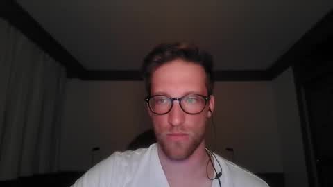 Snapshot of moms_little_monster chatting on 11/05/25, 09:26 moms_little_monster online show from 11/05/25, 09:26