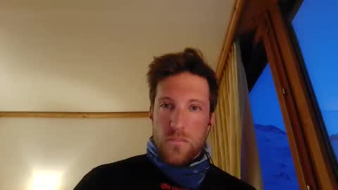 Snapshot of moms_little_monster chatting on 11/23/25, 04:07 moms_little_monster online show from 11/23/25, 04:07