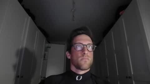 Snapshot of moms_little_monster chatting on 11/30/25, 06:56 moms_little_monster online show from 11/30/25, 06:56