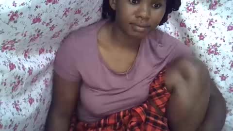 Snapshot of momsdoll chatting on 02/11/26, 09:25 momsdoll online show from 02/11/26, 09:25