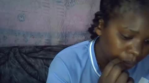 Snapshot of momsdoll chatting on 02/16/26, 07:37 momsdoll online show from 02/16/26, 07:37