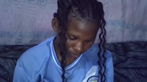 Snapshot of momsdoll chatting on 02/20/26, 07:10 momsdoll online show from 02/20/26, 07:10