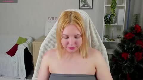 mon1ca_jones online show from 12/20/25, 09:05