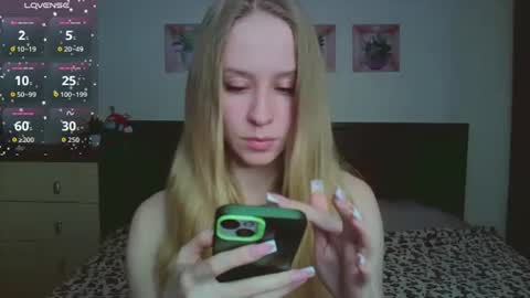 Snapshot of mona__liza chatting on 02/19/26, 04:58 Mona online show from 02/19/26, 04:58