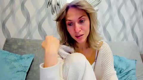 Mona online show from 02/17/25, 04:59