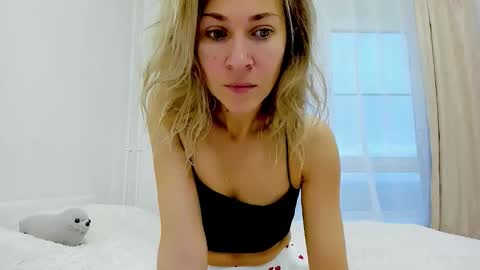 Mona online show from 10/29/25, 04:37