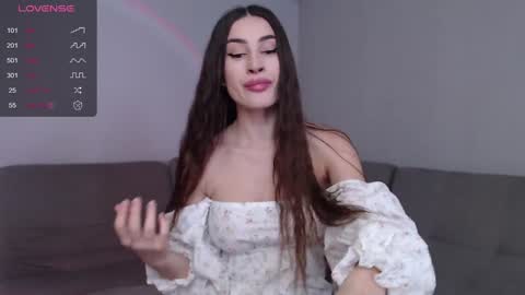 Snapshot of mona_saxxx chatting on 12/28/24, 05:44 Hey Guys im Mona. PVT is Open Please Make me CUM online show from 12/28/24, 05:44