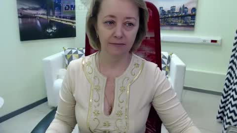 Snapshot of mona_w chatting on 02/15/26, 05:15 Mona online show from 02/15/26, 05:15