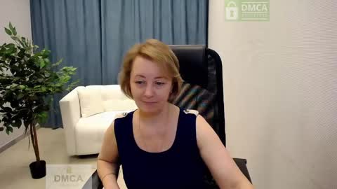 Snapshot of mona_w chatting on 04/23/26, 12:29 Mona online show from 04/23/26, 12:29