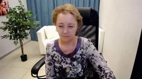Snapshot of mona_w chatting on 06/03/26, 11:02 Mona online show from 06/03/26, 11:02
