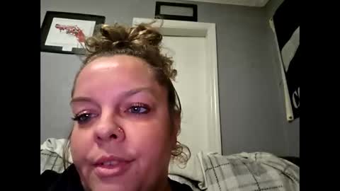 monamakeumoana88 online show from 11/19/25, 10:54