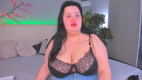 Monica online show from 03/11/26, 02:01