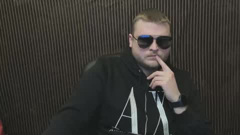 Snapshot of moneycumshot chatting on 02/20/26, 05:02 Alex online show from 02/20/26, 05:02