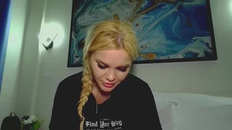 Monica online show from 11/27/25, 04:25