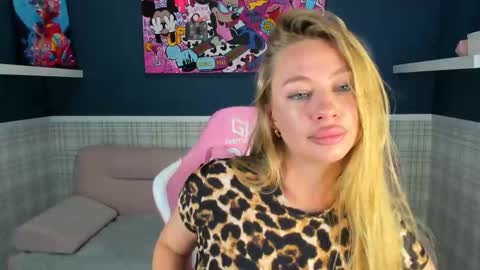 Snapshot of monica_rois chatting on 11/13/25, 06:45 Melissa online show from 11/13/25, 06:45