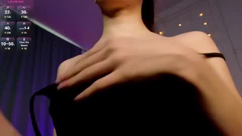 Snapshot of monica_venom chatting on 07/09/26, 01:37 Hi Im Monica online show from 07/09/26, 01:37