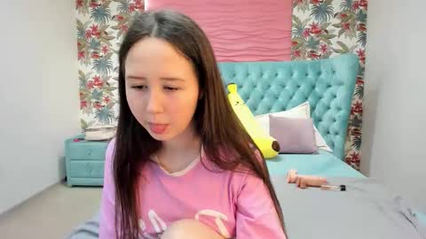 Snapshot of monicasway chatting on 12/05/25, 04:14 Monica online show from 12/05/25, 04:14