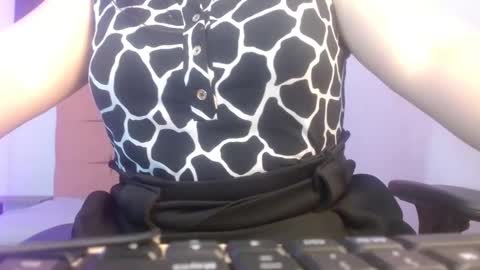 Snapshot of monickhot303av chatting on 12/21/24, 10:19 monickhot303av online show from 12/21/24, 10:19