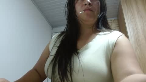 Snapshot of monickhotpri chatting on 07/17/26, 05:03 monickhotpri online show from 07/17/26, 05:03