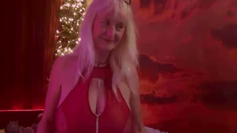 Monika    online show from 12/31/24, 01:57