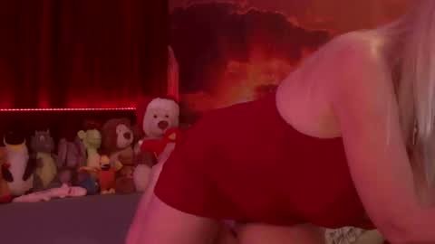 Monika    online show from 01/31/25, 03:20