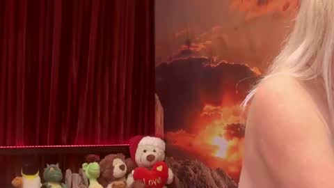 Monika    online show from 02/01/25, 04:24