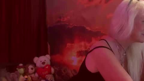 Monika    online show from 10/14/25, 02:01