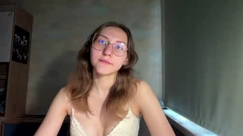Snapshot of monikakotts chatting on 06/17/26, 01:34 Mia online show from 06/17/26, 01:34
