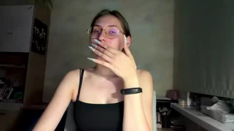 Snapshot of monikakotts chatting on 07/11/26, 07:27 Mia online show from 07/11/26, 07:27