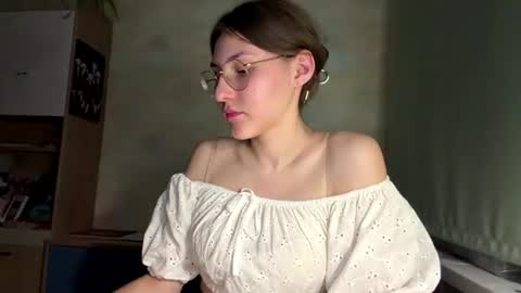 Snapshot of monikakotts chatting on 07/14/26, 06:57 Mia online show from 07/14/26, 06:57