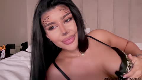 Alessia online show from 10/31/25, 05:47