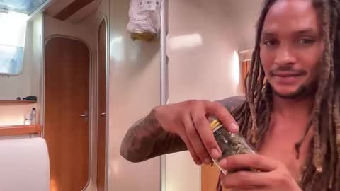 Monk and Mia online show from 10/12/25, 02:05