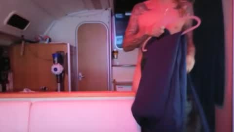 Monk and Mia online show from 12/05/25, 04:54