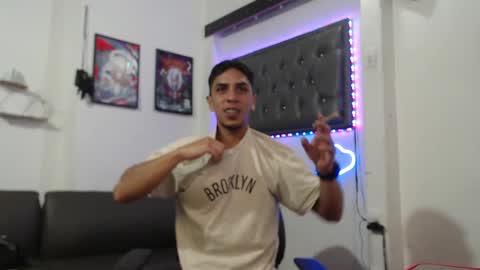 Snapshot of monkey_uchiha77 chatting on 01/17/25, 12:52 simon dice online show from 01/17/25, 12:52